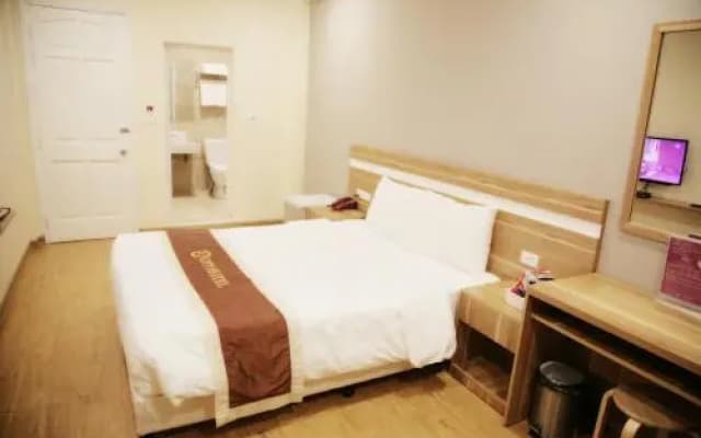 City Hotel - photo 2