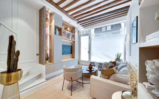 Historical House in the Heart of Paris - 5 - photo 3