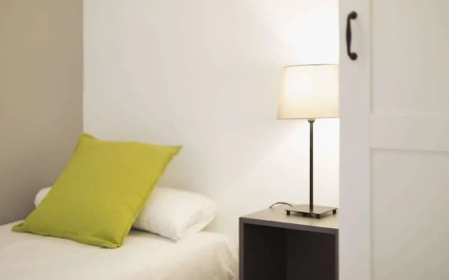 Cosy & Modern 4bdr in Central Eixample - photo 4