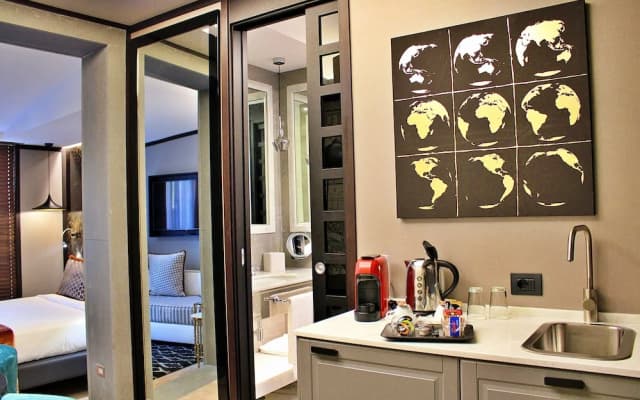 RSH Spanish Steps Luxury Apartment - photo 5