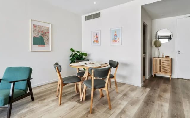 Stylish 2-bed Apartment Near MCG - photo 5
