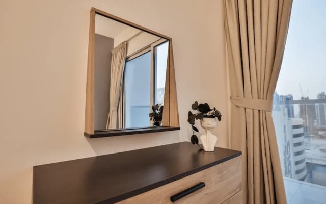 Luxe 1Bed Apt - Balcony & View - photo 3