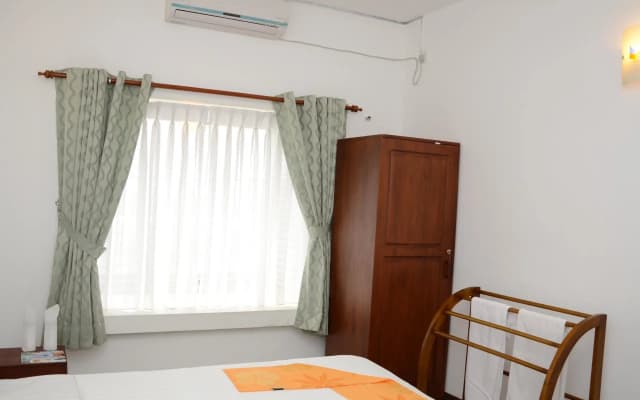 Ocean Conclave Hotel - photo 4