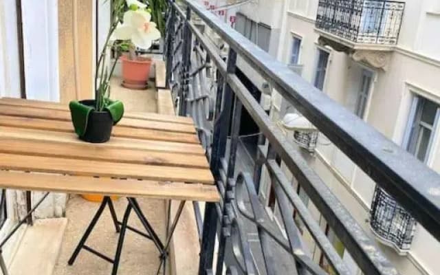 3Bdr Ideal Central Athenian Apt - photo 3