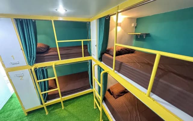 Banana Bunkhouse Hostel - photo 3