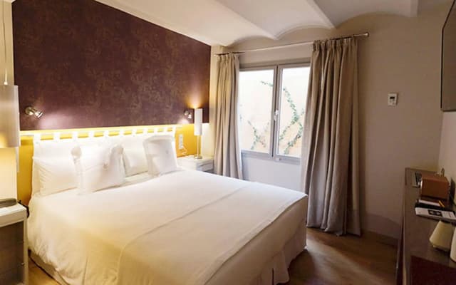 Vasanta Hotel - photo 4