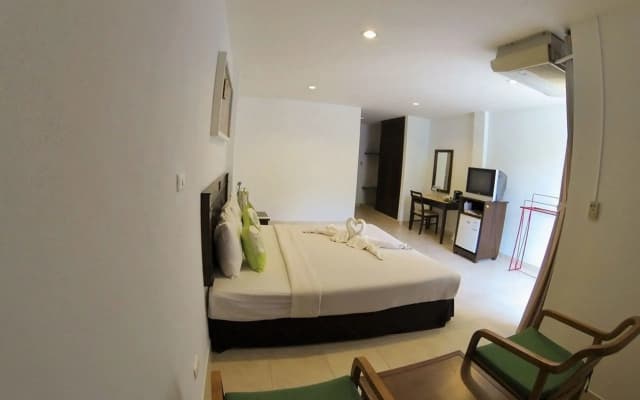 Karon Living Room - photo 4
