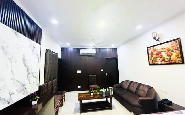 Roomshala Hotel Tom & Jerry - photo 5
