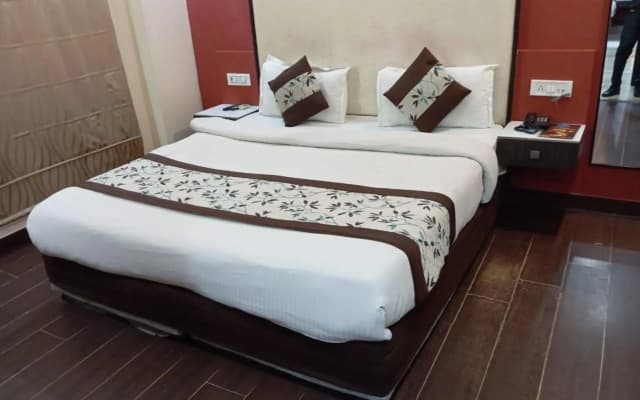 Hotel Pitrashish Premium - photo 4