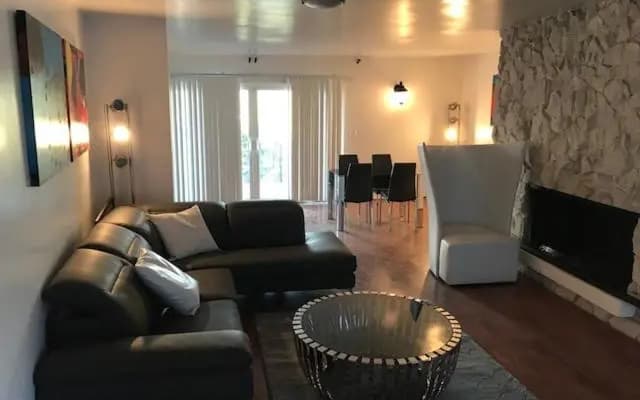 4 bedroom and 3 bath home close to universal studio and Hollywood - photo 2