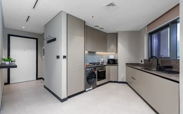 Waves - Seaside Splendor 2BR in Dubai's Business Bay - photo 3