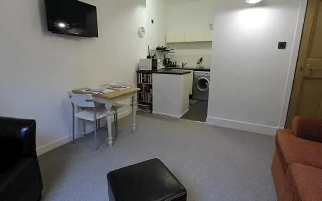 Library Apartment Edinburgh - photo 2