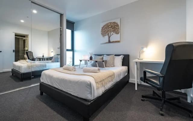 St Kilda 2BR2BA +Balcony +view+workstation+ car - photo 4