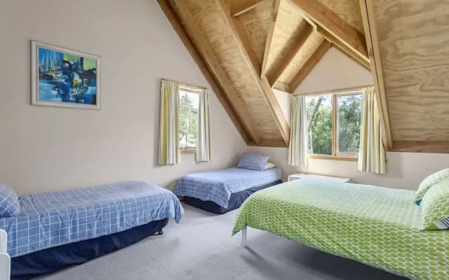 Charming Cottage on Gulls - photo 4