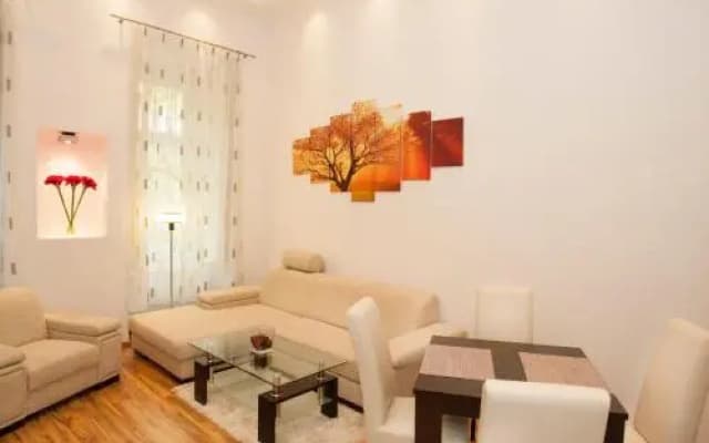Charlotte Apartment Close to Opera - photo 5