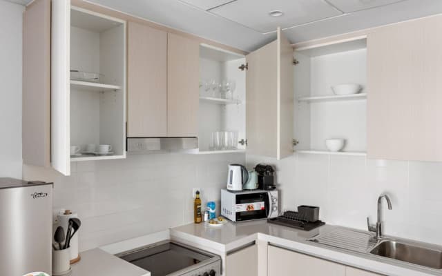 Silkhaus Luxury Canal View 1bdr Yas Island - photo 3