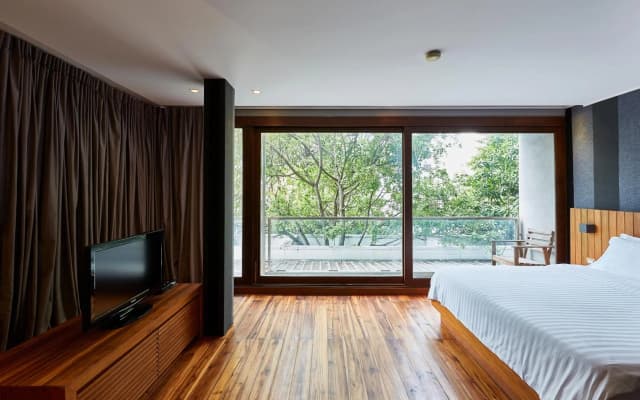 LUXX Langsuan Hotel - photo 4