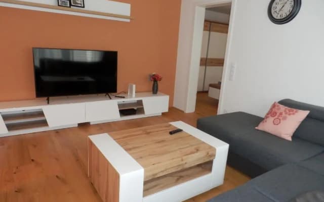 Spacious, Modern 1-bdrm Apt near VIC & Austria Ctr - photo 4