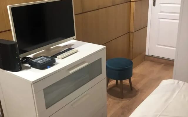 One bedroom flat ground floor avec cuisine -Rue Saint charles - métro Charles Michels 75015 PARIS - photo 4