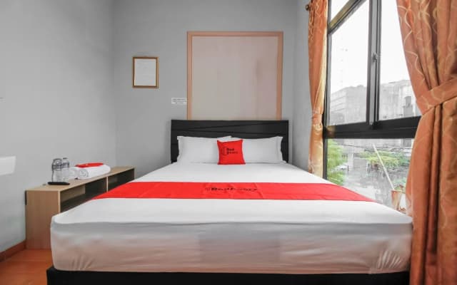 RedDoorz near Manggarai Station 2 - photo 2