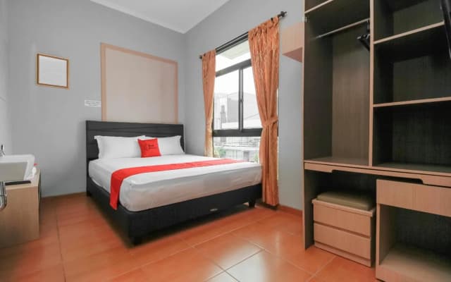 RedDoorz near Manggarai Station 2 - photo 3