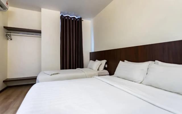 Emart Hotel (Riam) - photo 4
