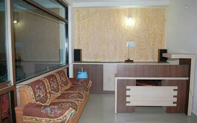 Hotel Lav-Kush - photo 2
