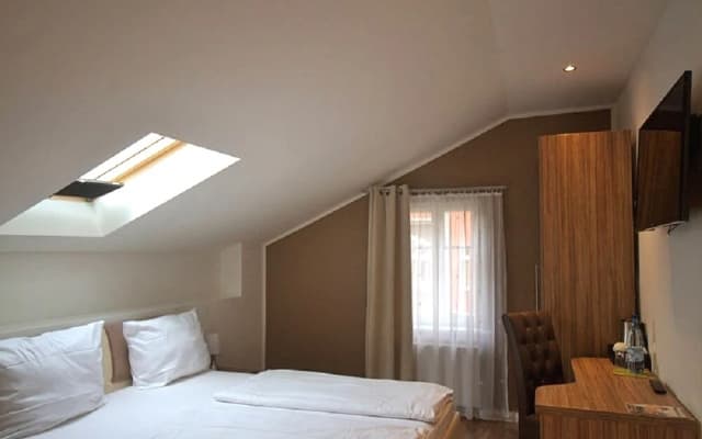 Hotel Elliot - photo 4