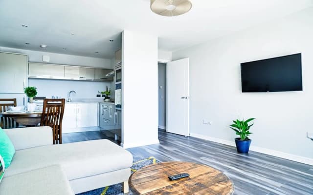 Spacious City Centre 3bed: Free Parking/elevator - photo 2