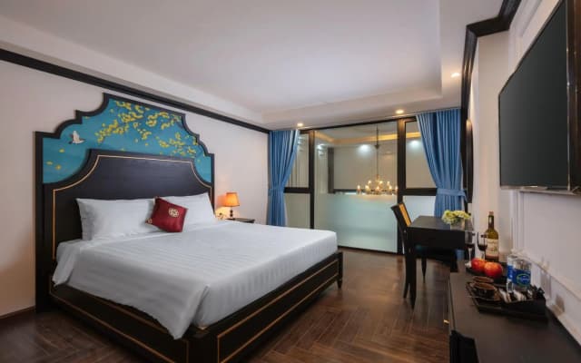 Queen Light Hotel - photo 3