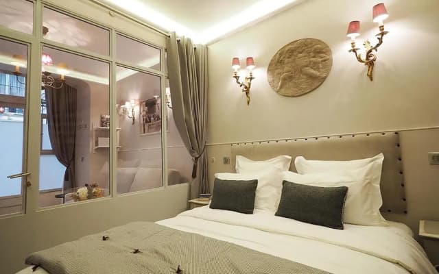 Palais Royal ChicSuites - photo 4