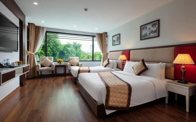 Skylark Hotel - photo 3