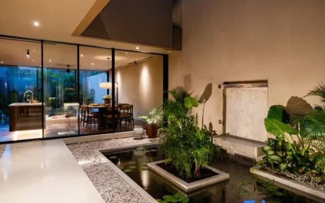 Modern Villa with Rooftop Pool, 500m to Berawa Beach - photo 2