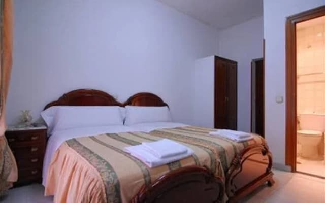 Hostal Reconquista - photo 2