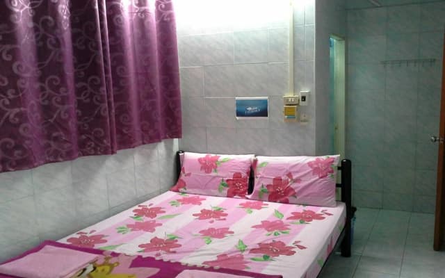 New Central Guesthouse - photo 5
