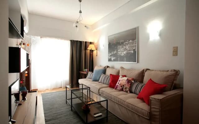Comfy & Tasteful Central Apt • 1' to Metro Station - photo 3