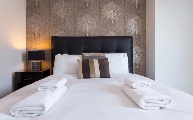 Greenwich Two Bed Flat, with Pool &Parking - photo 4