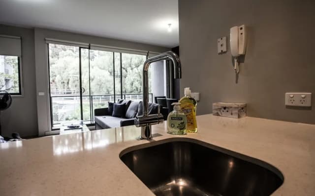 ReadySet Apartments on Altona - photo 3