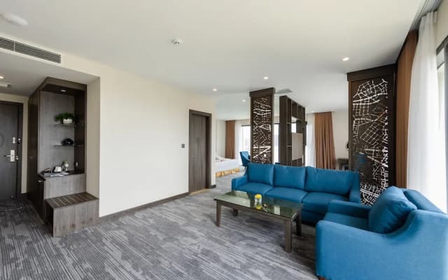 Muong Thanh Grand Bai Chay Hotel - photo 2