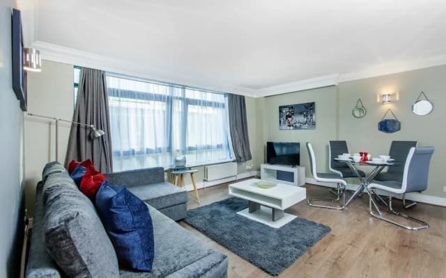 Luxury 2 bed apartment Warren Street - photo 3