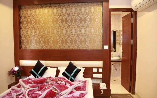Hotel Geetasaar - photo 2