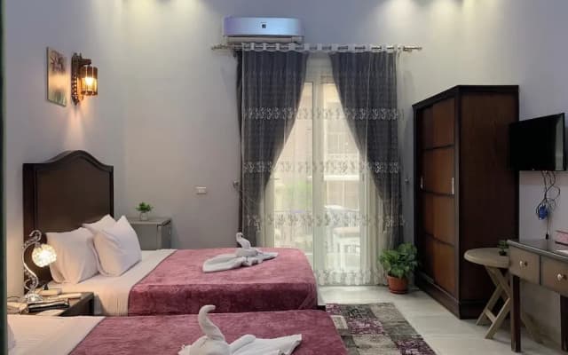 Crown Hotel - photo 4