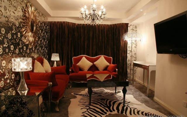 The Luxe Manor - photo 4
