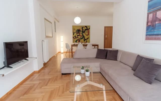 Comfortable 2BD apartment next to Megaro - photo 5