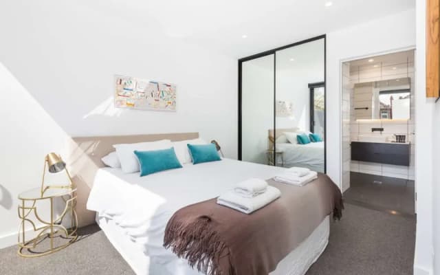 Executive 3 br Caulfield North - photo 2
