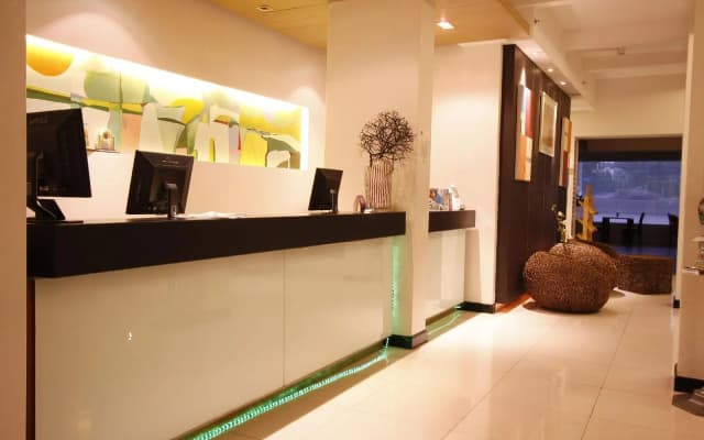 The Embassy Sathorn - photo 2