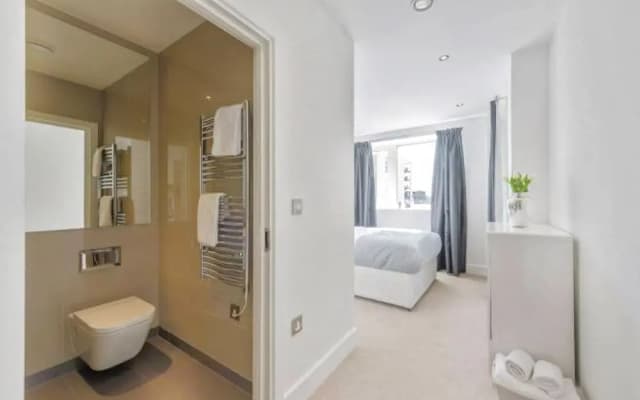 Flying Butler Greenwich Apartment - photo 2
