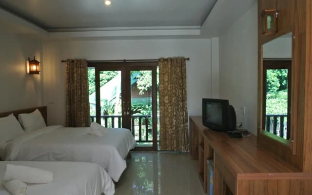 Mac's Bay Resort - photo 5