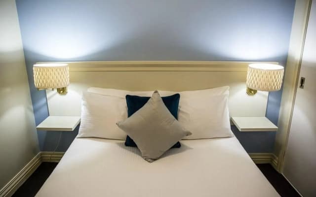 Collins Hotel - photo 2