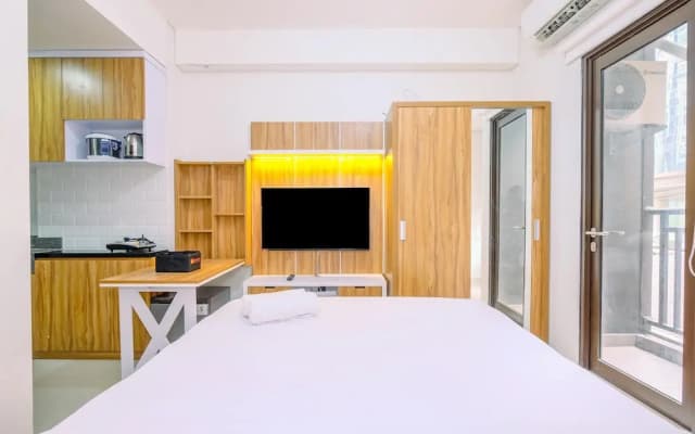 Modern And Comfy Studio At Transpark Cibubur Apartment - photo 5